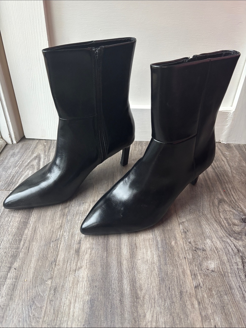 Dolce Vita Black Pointed-Toe Leather Ankle Booties NEVER WORN